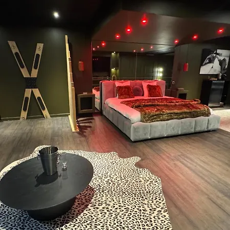 Love hotel La 69 *